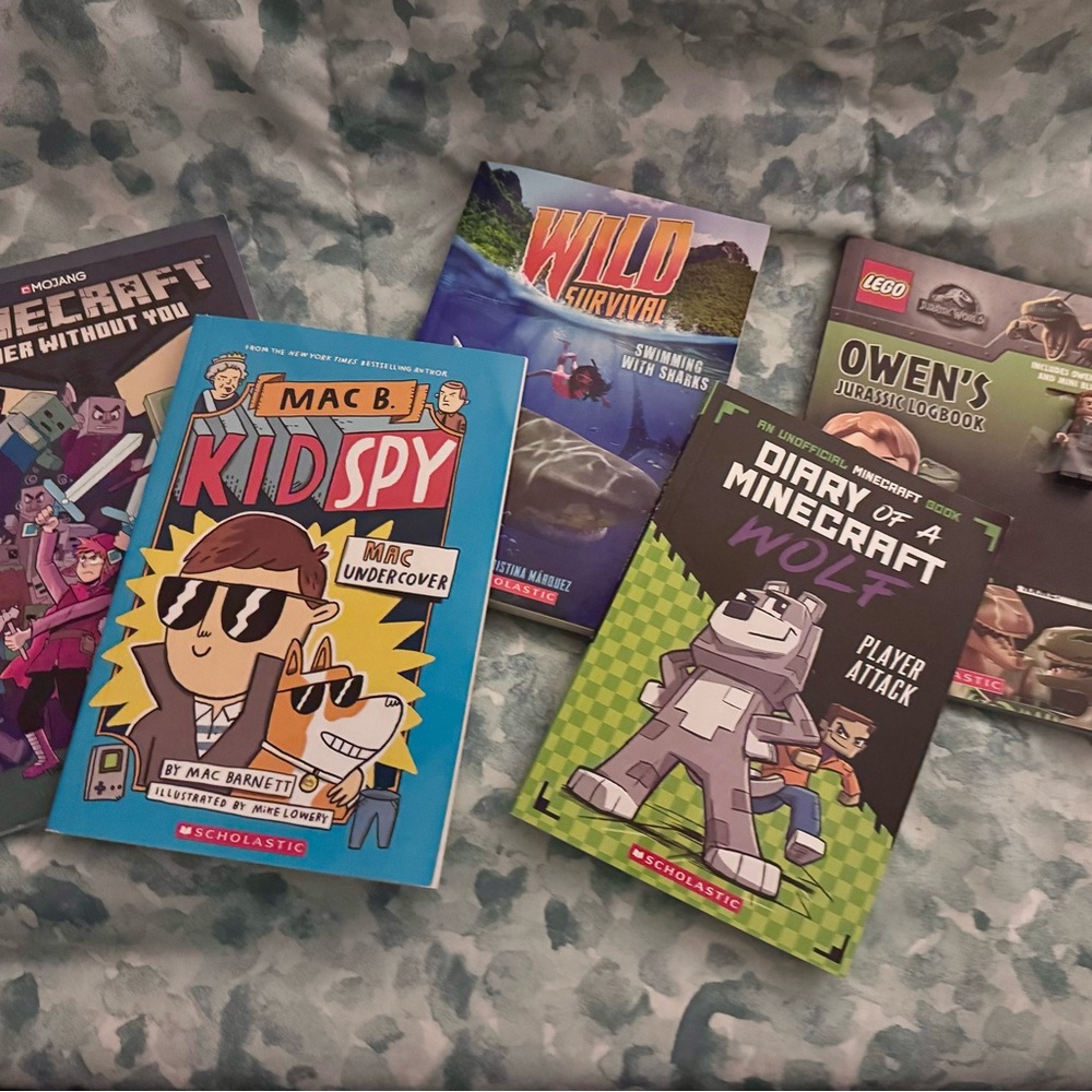 Scholastic Kids Book Collection, Boys themes Minecraft Jurassic World